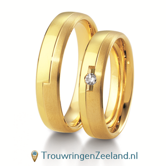 Trouwringen in 8*/14/18 karaat geelgoud met in de damesring 1 diamant per paar