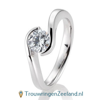 Verlovingsring witgoud golvend met 0,80 ct diamant in 14 of 18 karaat  vanaf