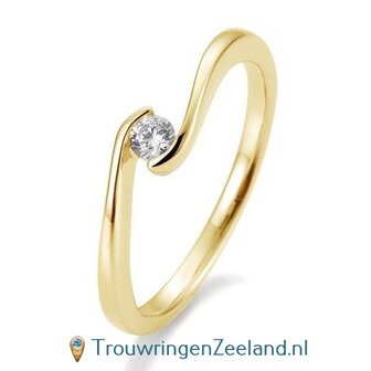 Verlovingsring geelgoud golvend met 0,10 ct diamant in 14 of 18 karaat  vanaf