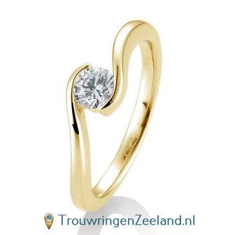 Verlovingsring geelgoud golvend met 0,40 ct diamant in 14 of 18 karaat  vanaf