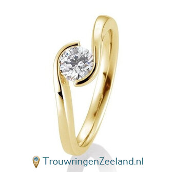 Verlovingsring geelgoud golvend met 0,60 ct diamant in 14 of 18 karaat  vanaf