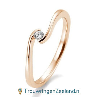 Verlovingsring ros&eacute;goud golvend met 0,05 ct diamant in 14 of 18 karaat  vanaf