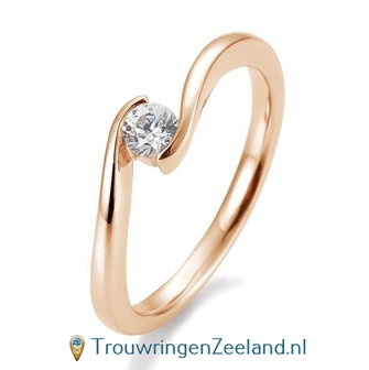 Verlovingsring ros&eacute;goud golvend met 0,20 ct diamant in 14 of 18 karaat  vanaf