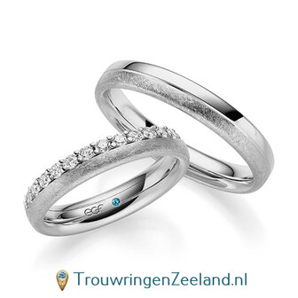 Trouwringen in 14/18 karaat ros&eacute;goud icemat en glans met een kroonzetting van 14 diamanten - halve ring - in de damesring