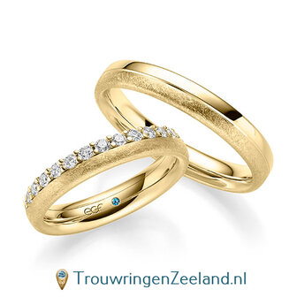 Trouwringen in 14/18 karaat ros&eacute;goud icemat en glans met een kroonzetting van 14 diamanten - halve ring - in de damesring