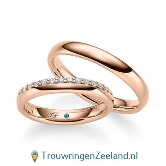 Trouwringen in 14/18 karaat ros&eacute;goud glans met een kroonzetting van 17 diamanten - halve ring - in de damesring