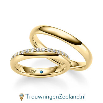 Trouwringen in 14/18 karaat ros&eacute;goud glans met een kroonzetting van 17 diamanten - halve ring - in de damesring