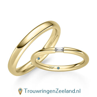 Trouwringen in 14/18 karaat witgoud smal glad glans en in de damesring 1 diamant baguette geslepen en geklemd