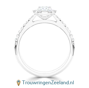 Verlovingsring platina type Halo rond met midden diamant van 4,5 mm 0,33 ct en rondom 12 kleinere diamanten