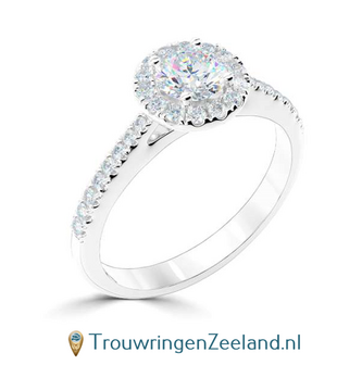 Verlovingsring platina type Halo rond met midden diamant van 4,5 mm 0,33 ct en rondom 12 kleinere diamanten