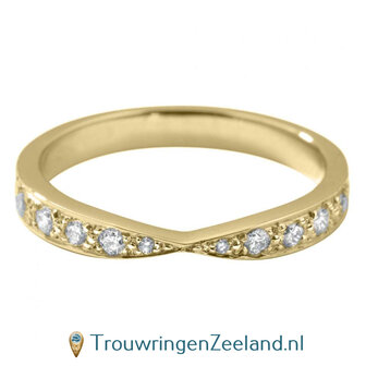 Aanschuifring in 9/18 karaat geelgoud in Twist-vorm met 10 diamanten