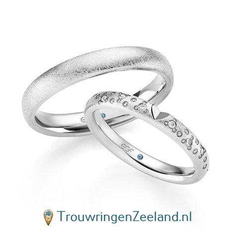 Trouwringen in 14/18 karaat geelgoud bewerking glamour met geslepen hart en in de damesring 6 diamanten golvend