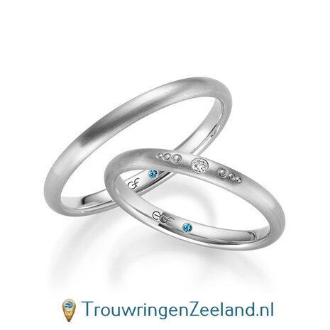 Trouwringen in 14/18 karaat geelgoud mat met in de damesring 1 diamant