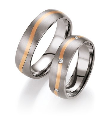 Trouwringen in titanium en roodgoud met diamant(en)per paar