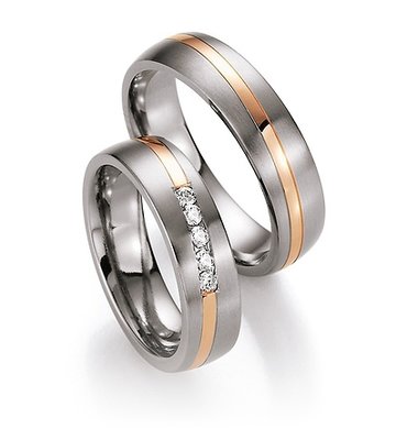 Trouwringen in titanium en roodgoud met diamant(en) per paar