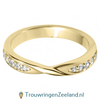 Aanschuifring in 9/18 karaat geelgoud in Twist-vorm met 12 diamanten